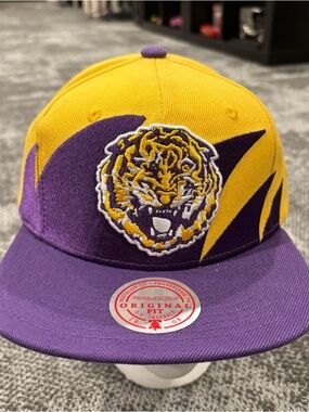 NWT Mitchell & Ness LSU Tigers Sharktooth Adjustable OSFA Hat